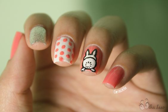 Coelhinho e unhas decoradas (Foto: Reprodução)
